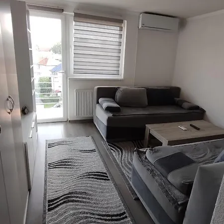 Apartman Leila 2 *