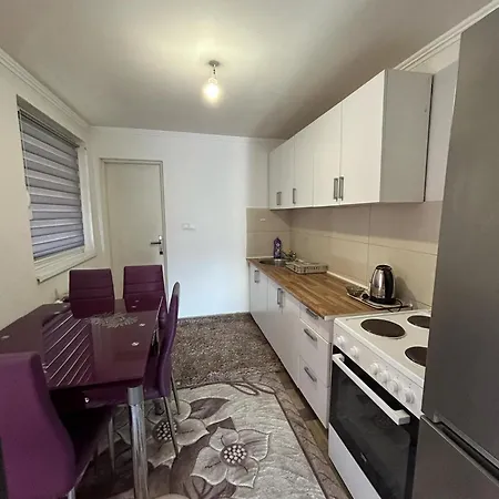 Apartman Leila 2 *